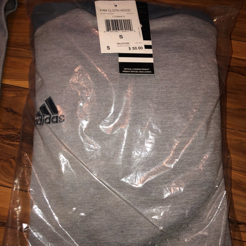 Grey Adidas sweater ⛹🏽‍♀️